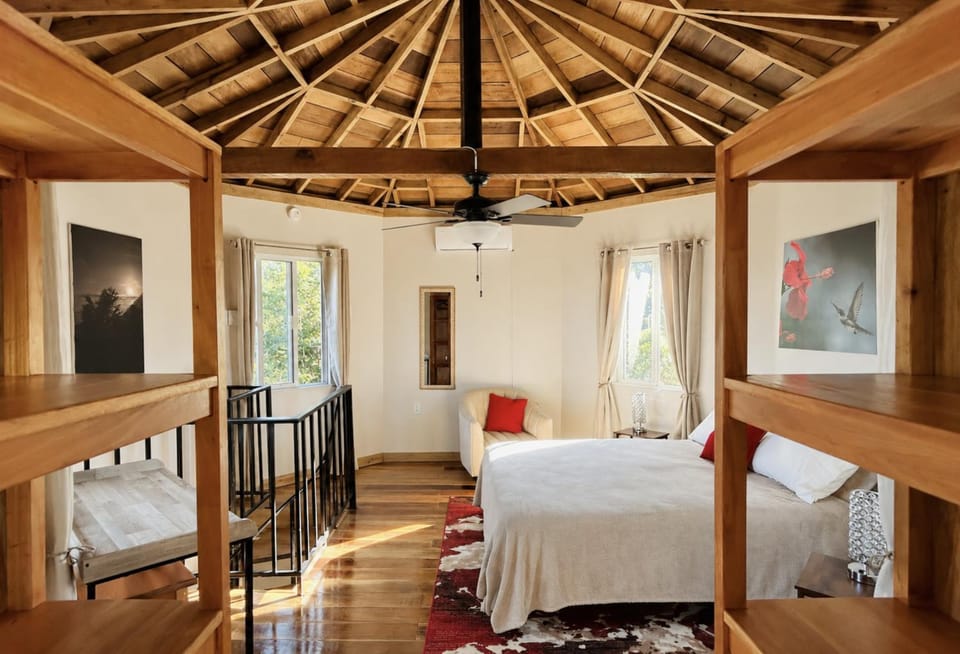 Hummingbird Ridge 2 Cottages Mountain Views House in Stann Creek District