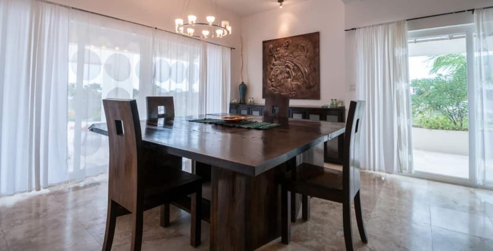 Spacious 6BR Bay-Side Waterfront Villa San Pedro Villa in San Pedro