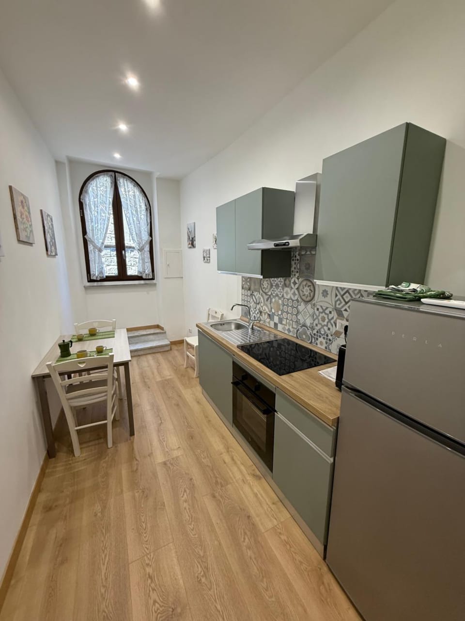 Kitchen or kitchenette, Dining area, oven, stove