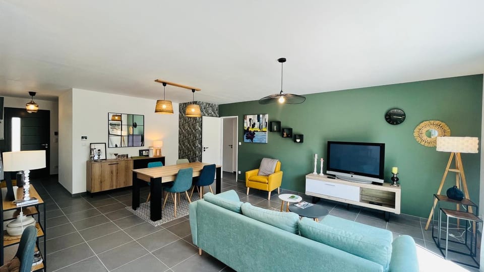 TV and multimedia, Living room, Dining area