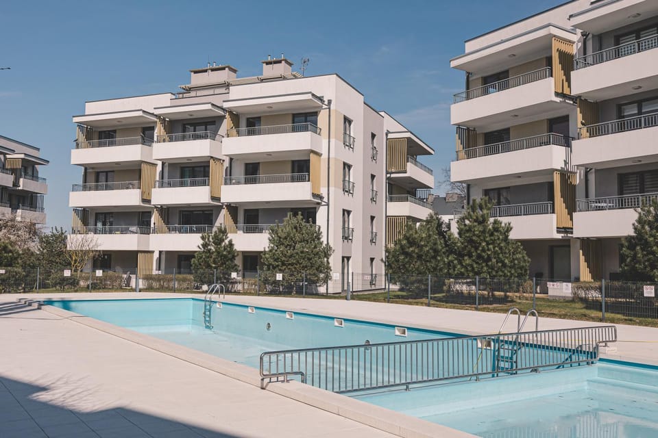 Property building, Day, Swimming pool