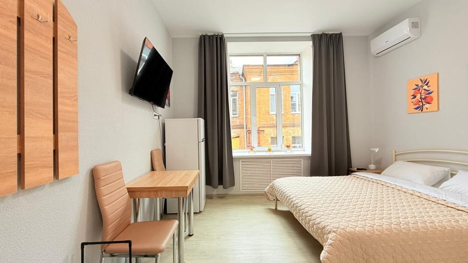 Bed, TV and multimedia, Photo of the whole room, air conditioner