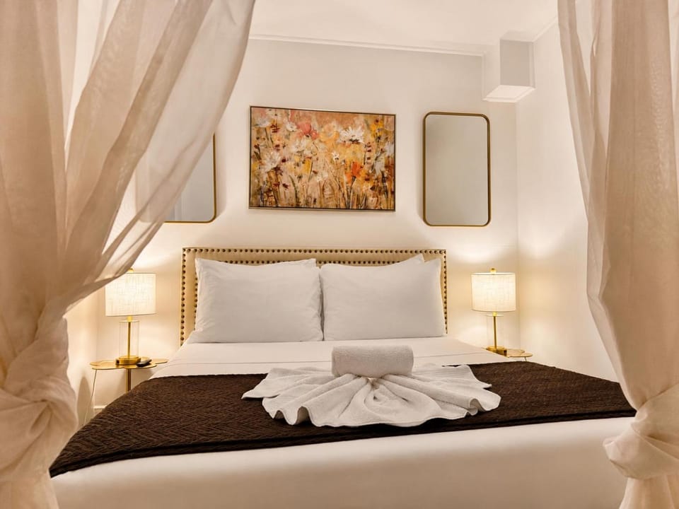 Bed, Bedroom, towels
