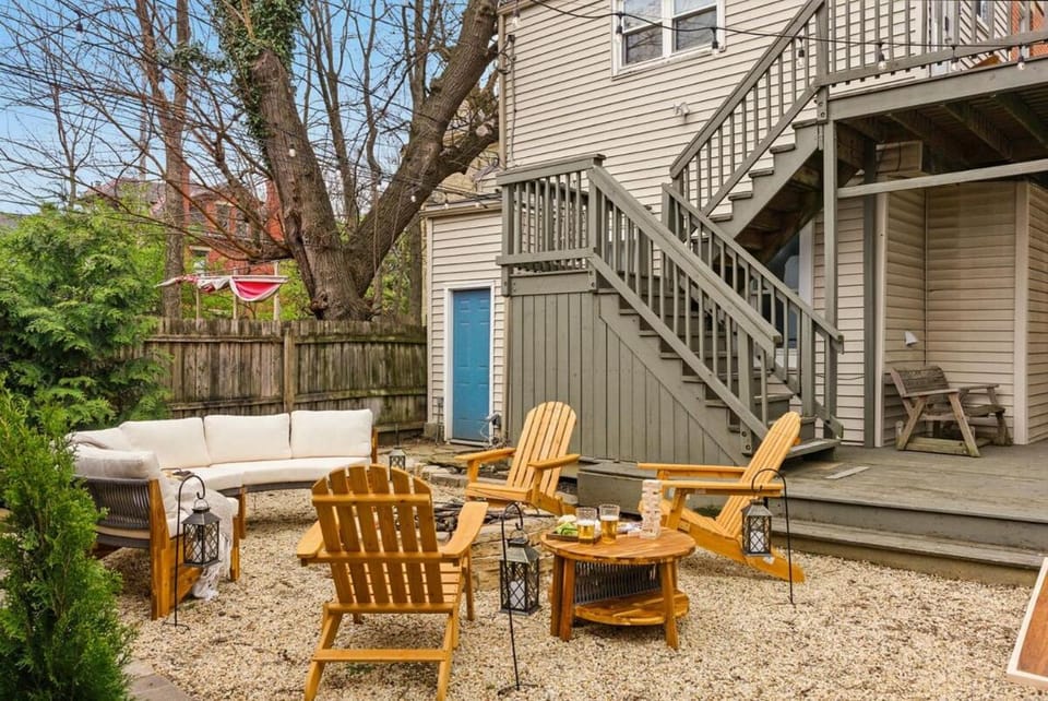 Property building, Patio, Spring, Day, Garden, View (from property/room), Balcony/Terrace, Seating area, Dining area, Garden view