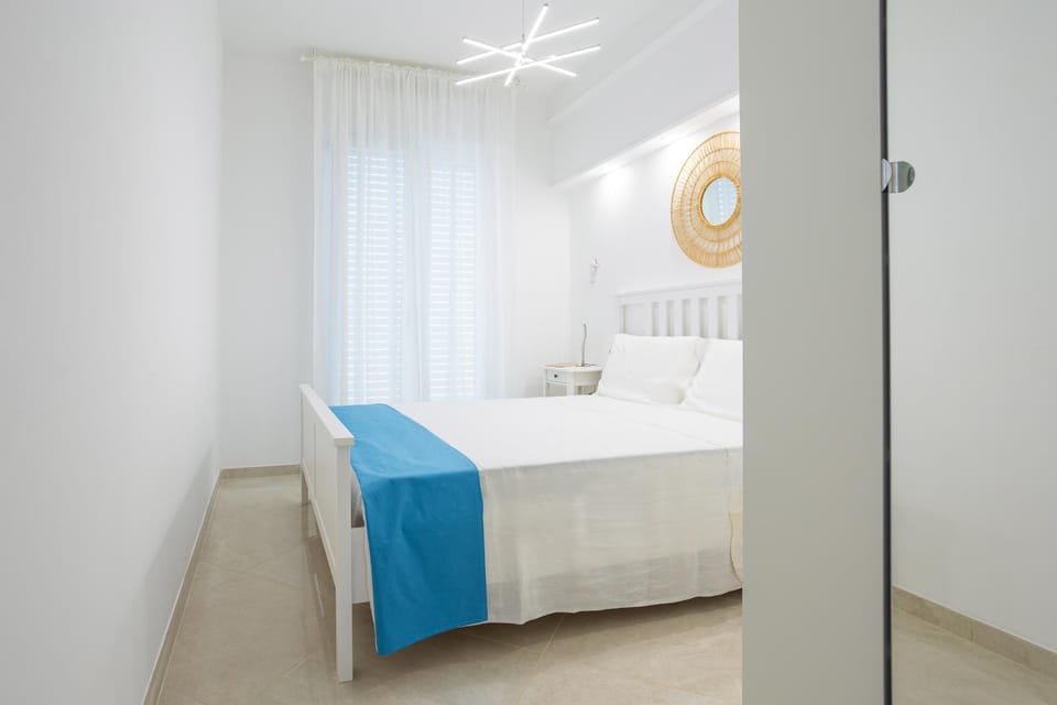 Bed, Night, Photo of the whole room, Bedroom, air conditioner
