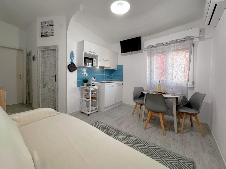 Stintino Center - Wi-Fi & Private Parking by Host Hero Apartment in Stintino
