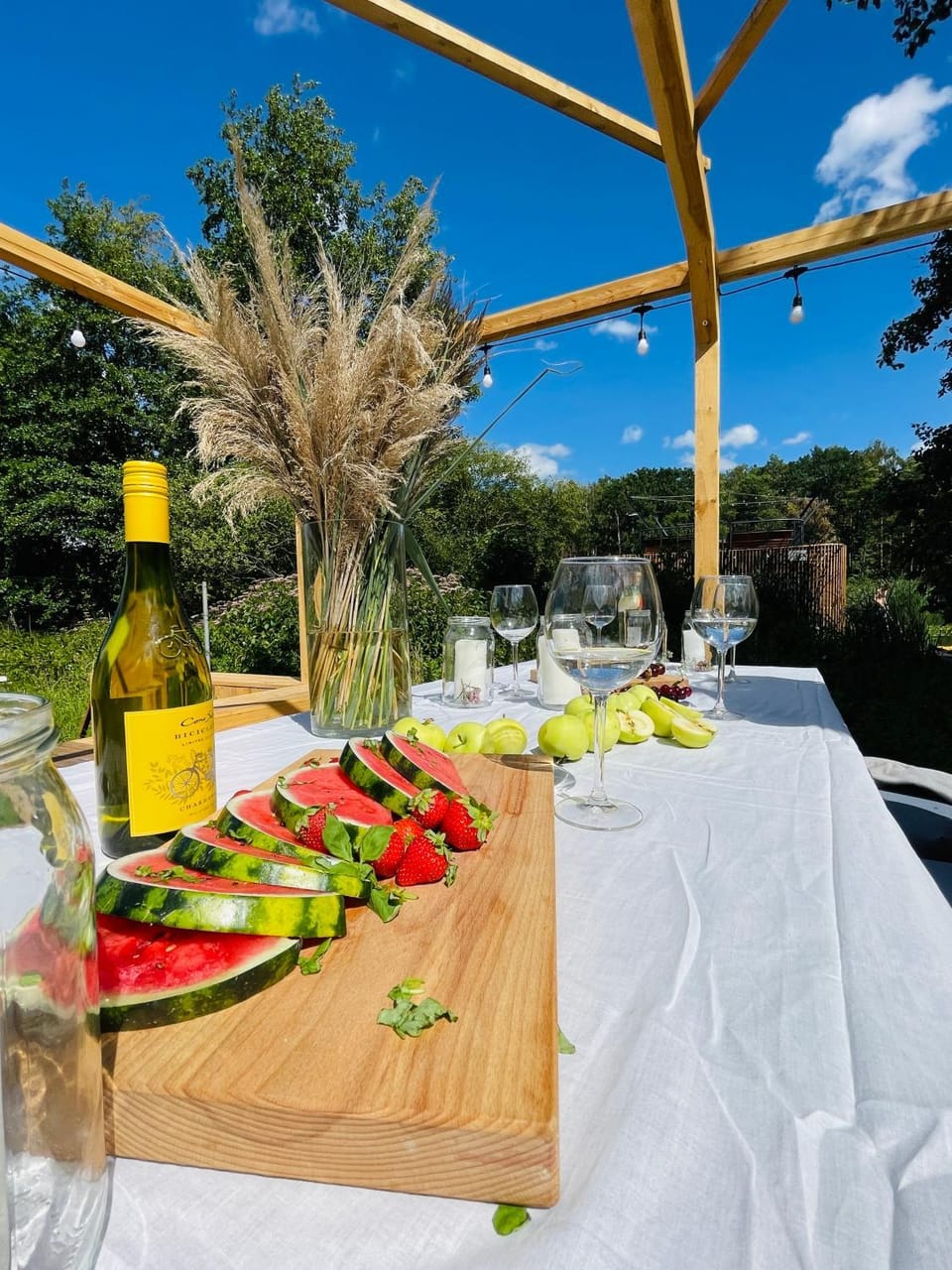 Day, Garden, Food and drinks, Food, Garden view, Lunch, Drinks, Alcoholic drinks