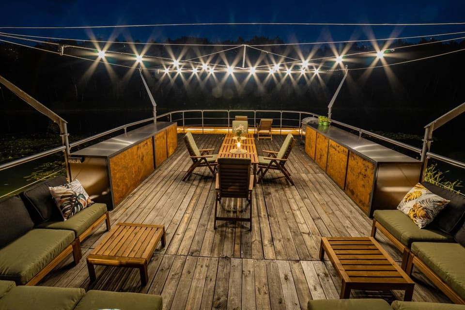 Night, Balcony/Terrace, Decorative detail, Seating area, Dining area