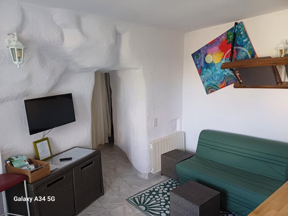 Les roches du Donjon Apartment in Centre-Val de Loire