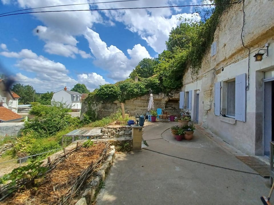 Les roches du Donjon Apartment in Centre-Val de Loire