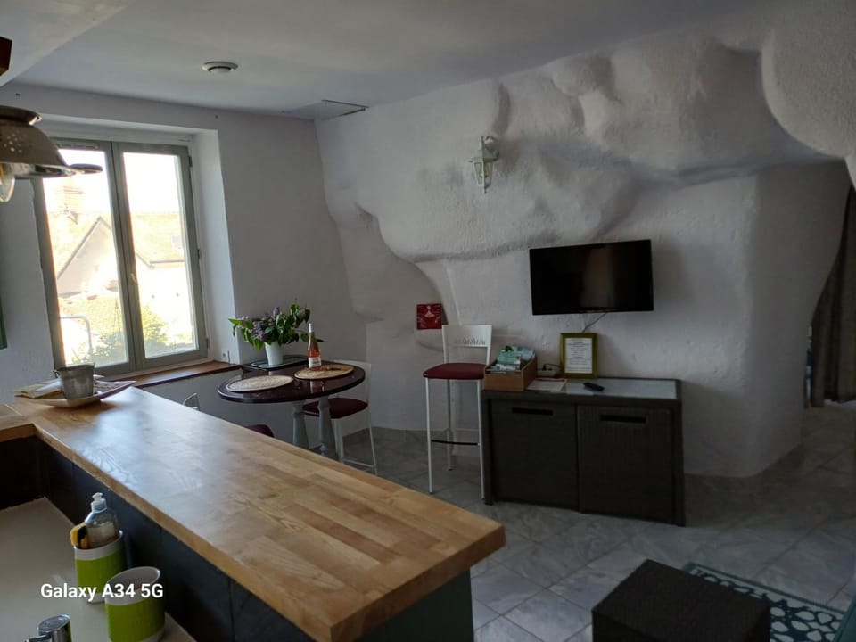 Les roches du Donjon Apartment in Centre-Val de Loire