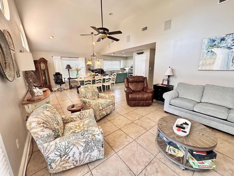 Living room, Seating area, Dining area