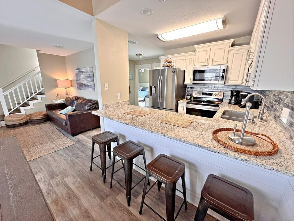Kitchen or kitchenette, Living room, Seating area, Dining area, dishwasher, kitchen