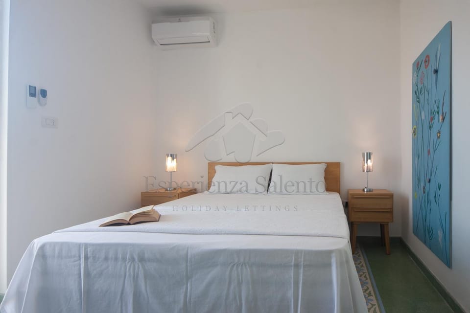 Bedroom, air conditioner