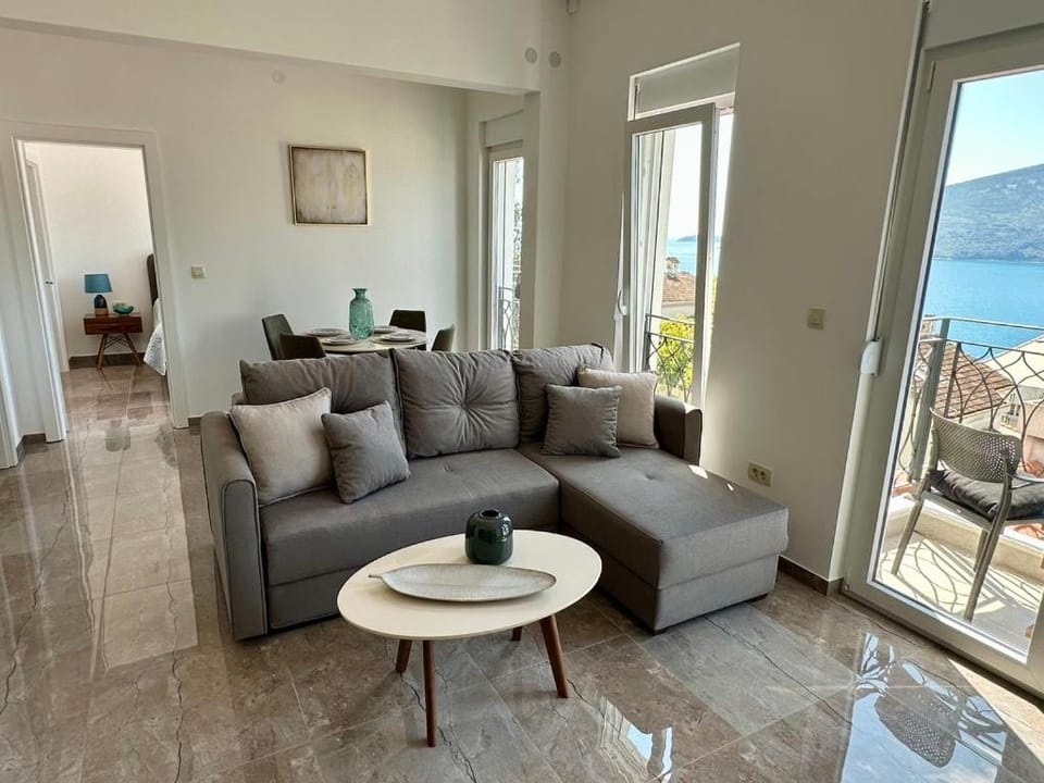 Casa M- Penthouse 1-Bedroom Apartment with Panoramic Sea View & 2 Balconies Apartment in Dubrovnik-Neretva County