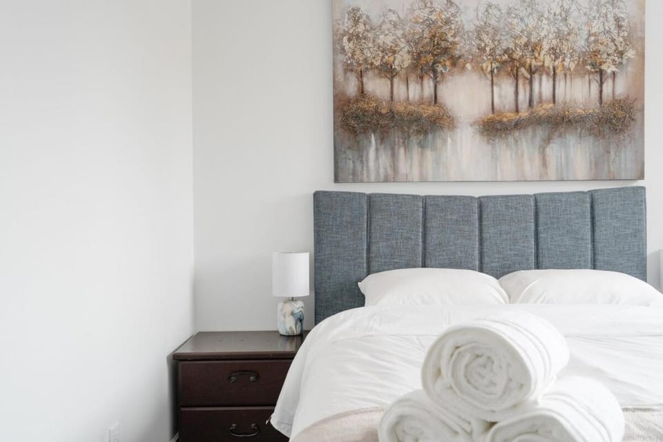 Luxury 2 Bedroom 3 Bed Family Friendly Oasis with Smart Technology House in Halton Hills