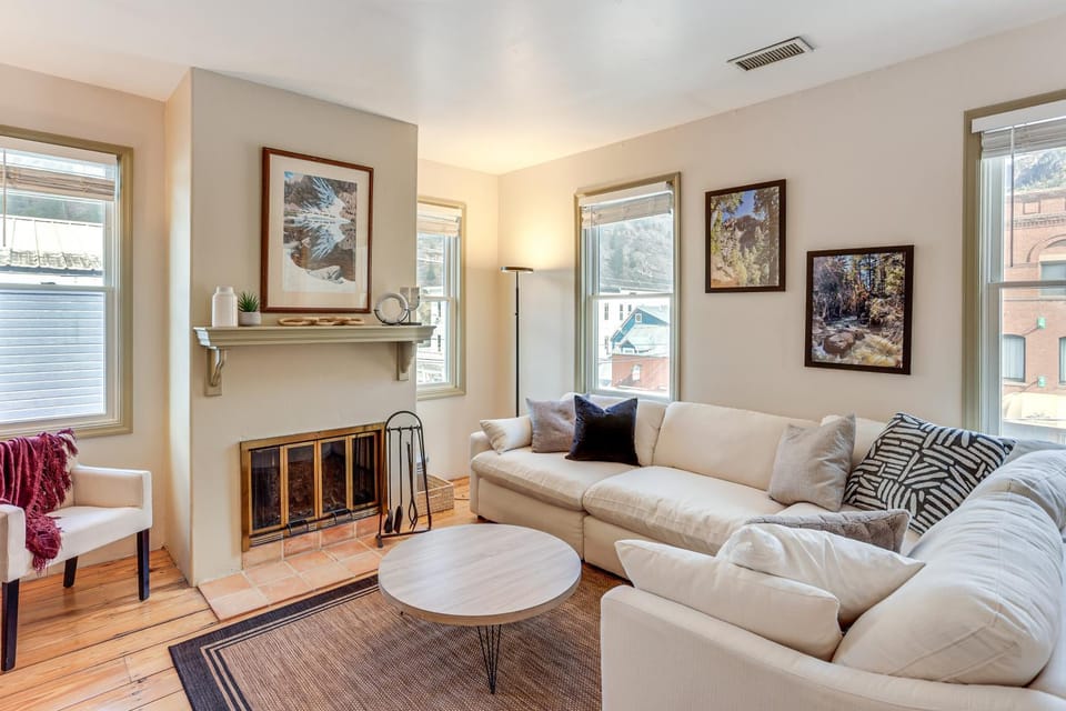 Walk to Hot Springs: Updated Retreat in Dtwn Ouray House in Ouray