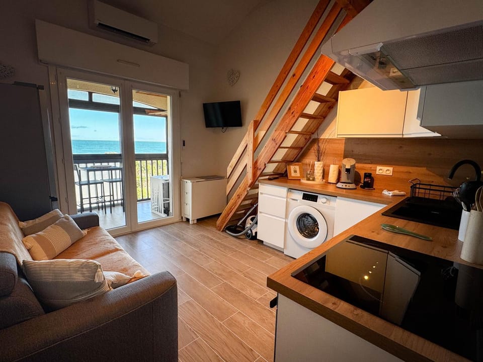 Living room, Sea view, kitchen