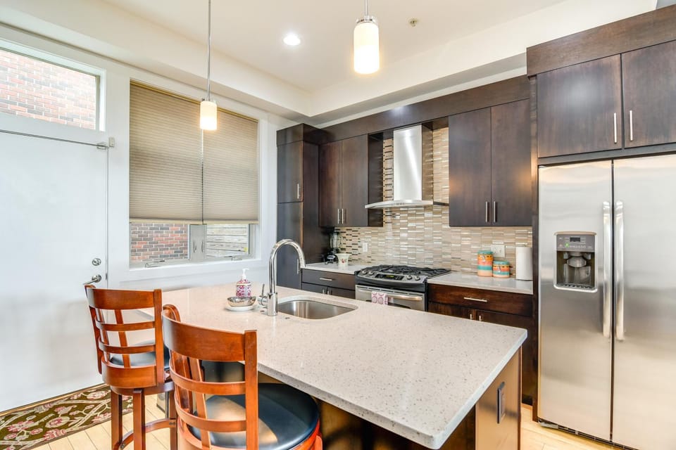 Private Patio! Stay By Old Town, Lincoln Financial House in Philadelphia