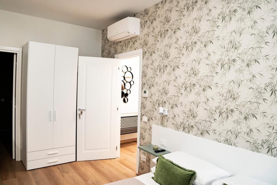 Bed, Bedroom, internet, wardrobe, air conditioner