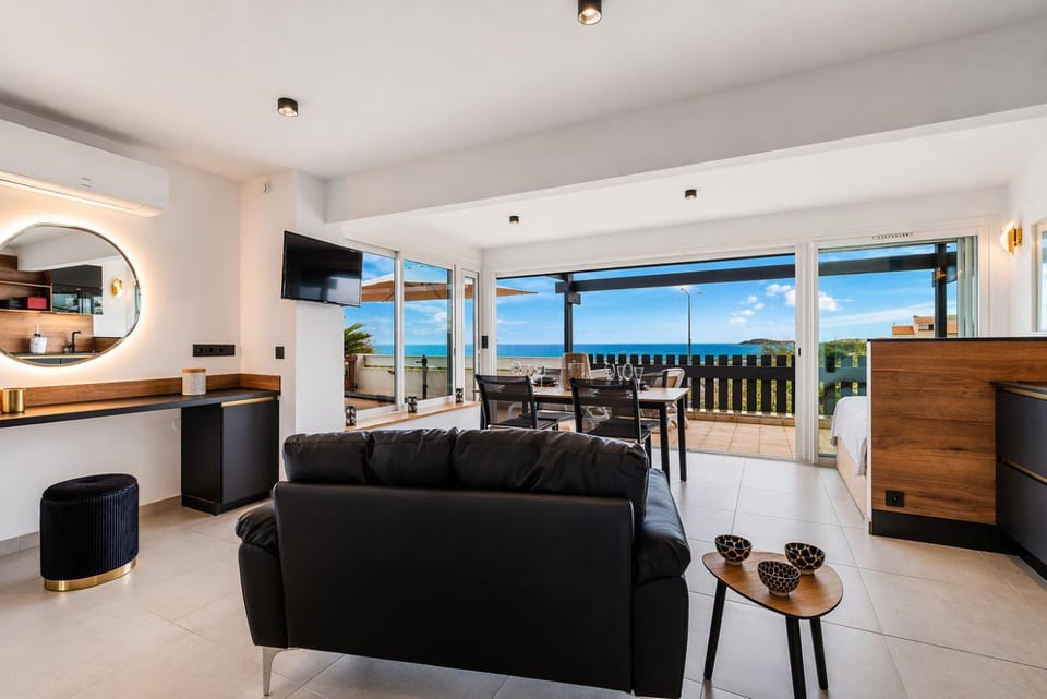 Living room, Sea view