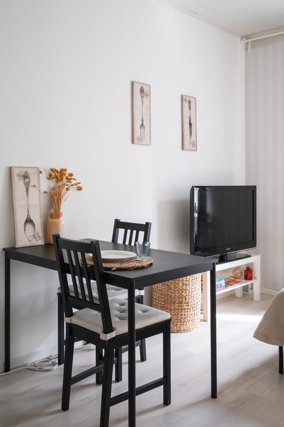 TV and multimedia, Seating area, Dining area