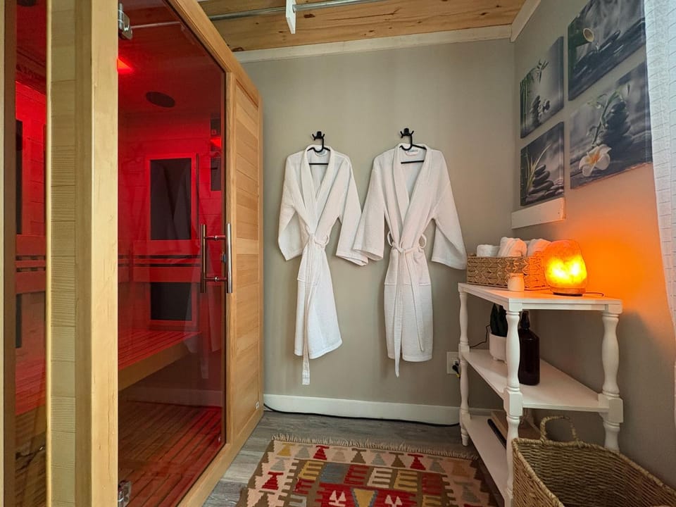 Cabin with Sauna Walking Distance to Beach Cabin in Coolbaugh Township