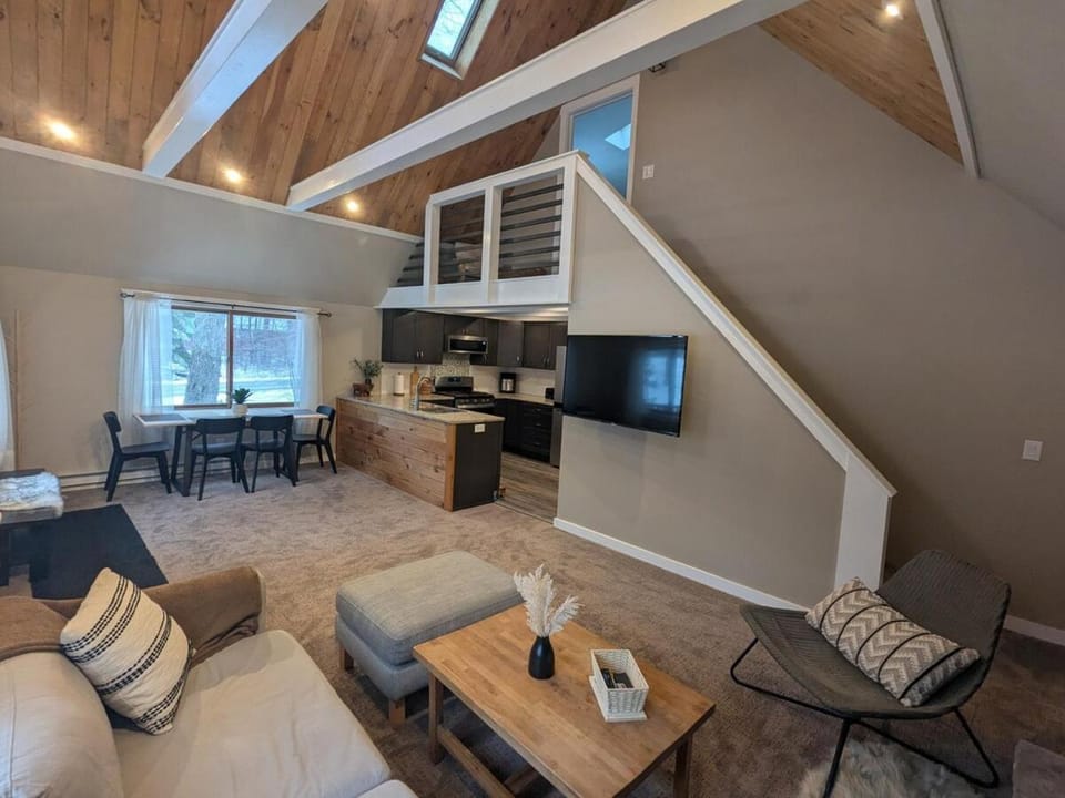 Communal lounge/ TV room, TV and multimedia, Living room, Seating area