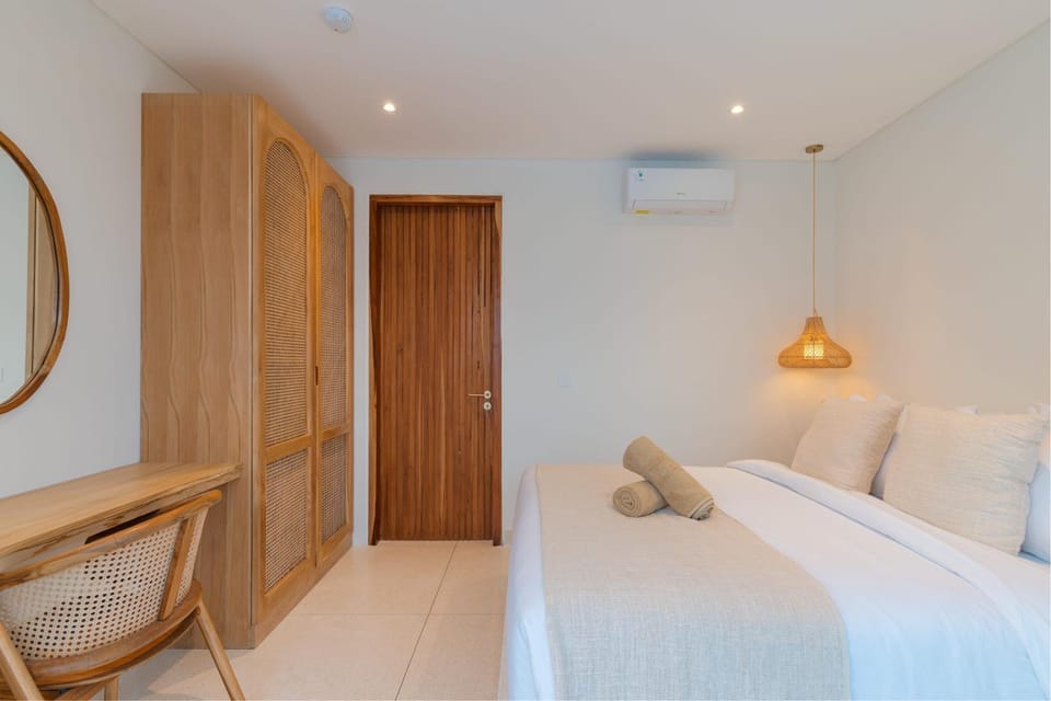 Bedroom, wardrobe, air conditioner