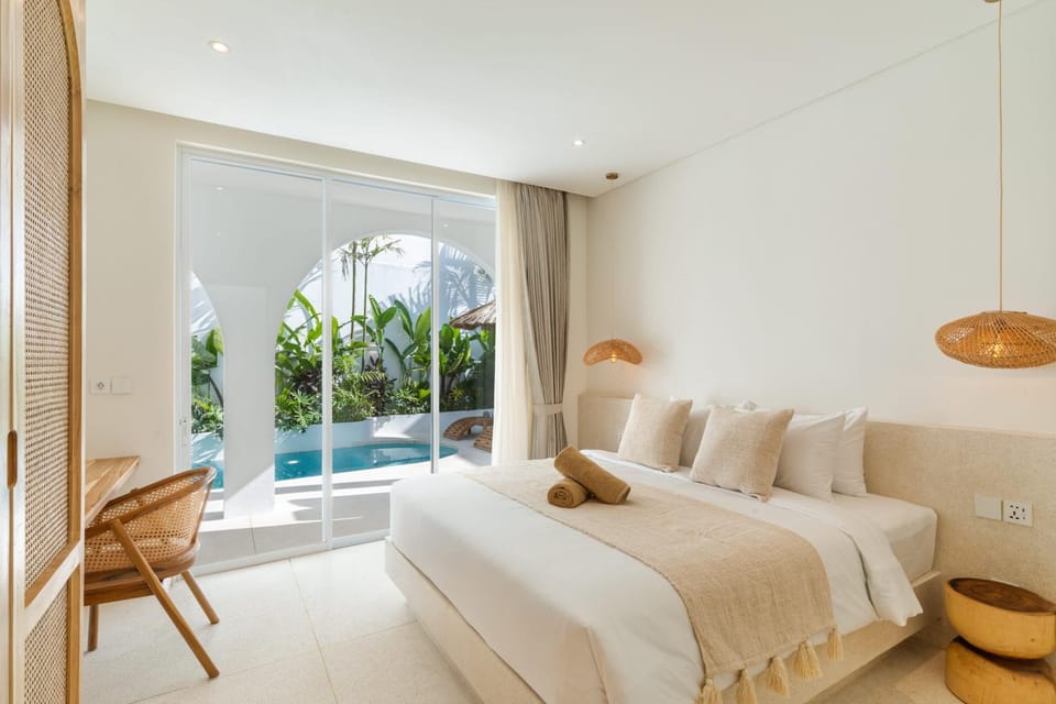 Bedroom, Pool view