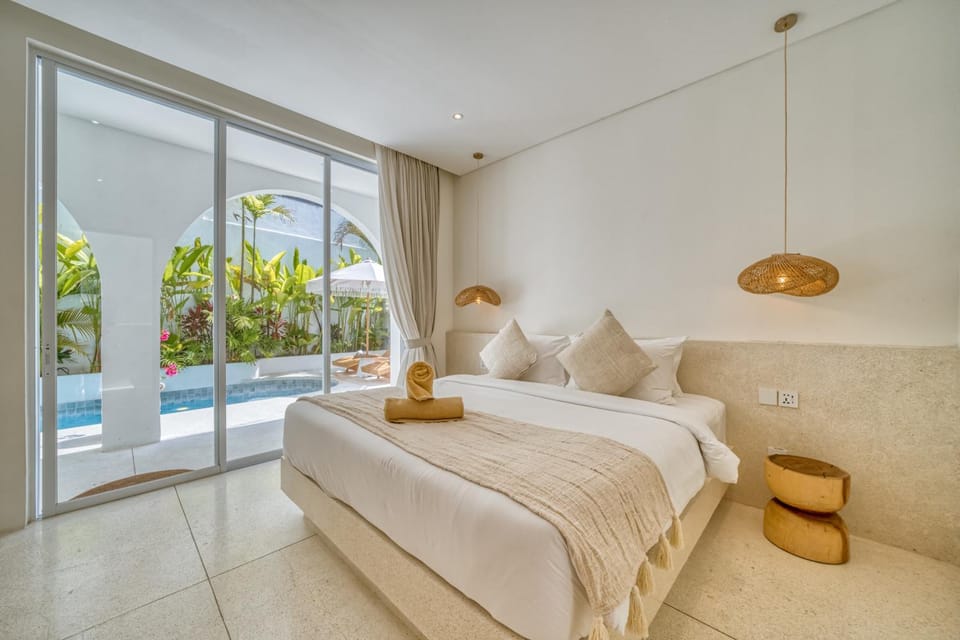 Bedroom, Pool view