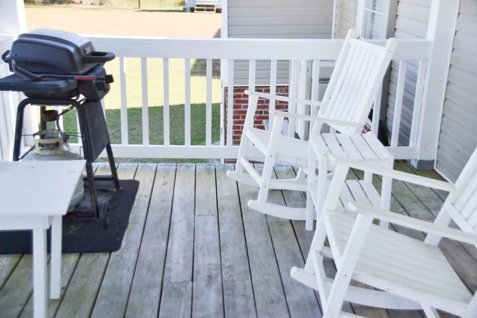 3BR Cottage Waterfront Wade Creek Fishing Boating House in North Carolina