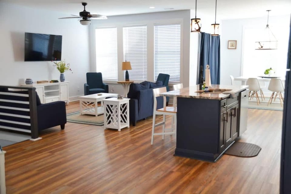 4BR Spacious Home Beach Access Free Parking House in Atlantic Beach