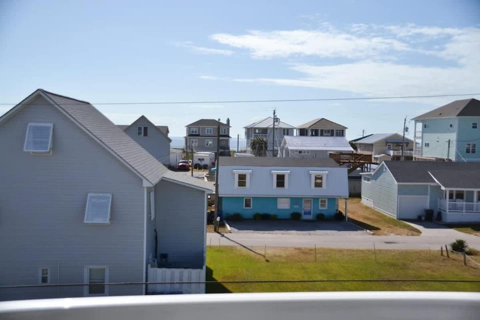 Unique 3BR Home with great views Beach Access House in Atlantic Beach