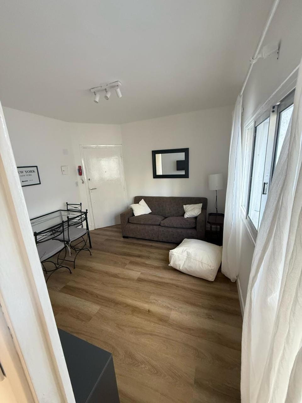 Living room, Photo of the whole room, Seating area