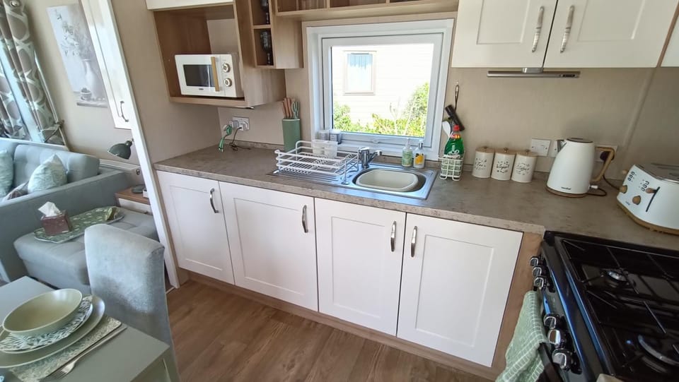 Coffee/tea facilities, Kitchen or kitchenette, microwave, toaster