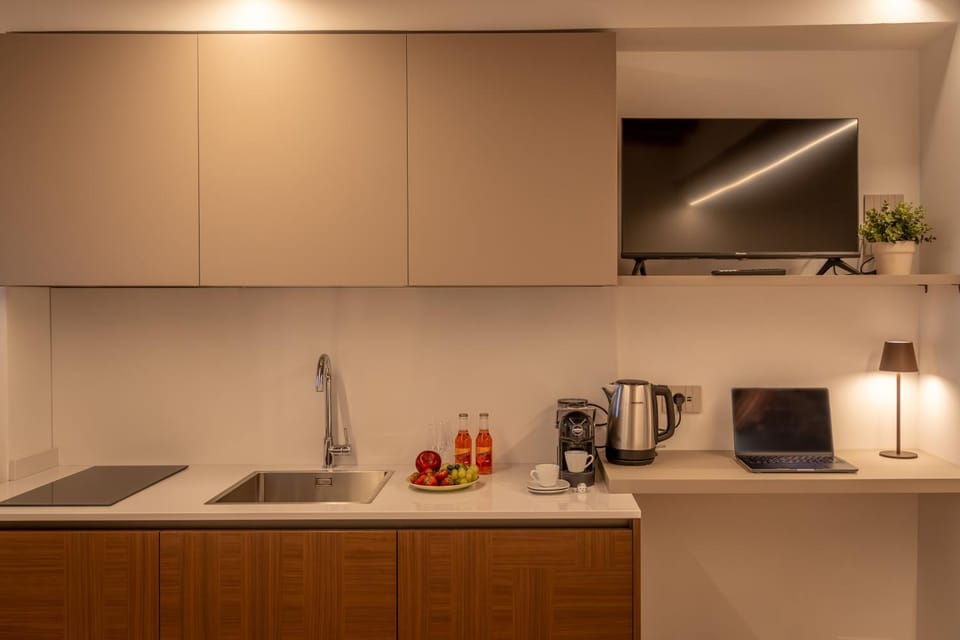 Coffee/tea facilities, Entertainment, internet, oven, stove, kitchen