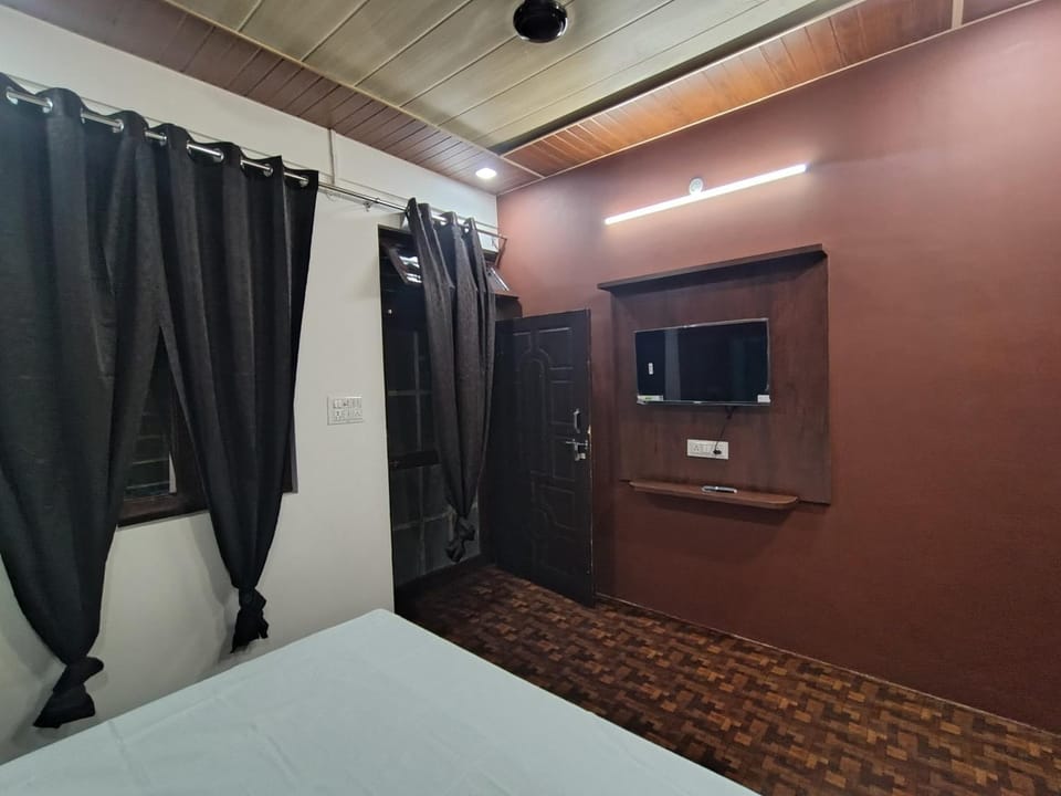Bed, TV and multimedia