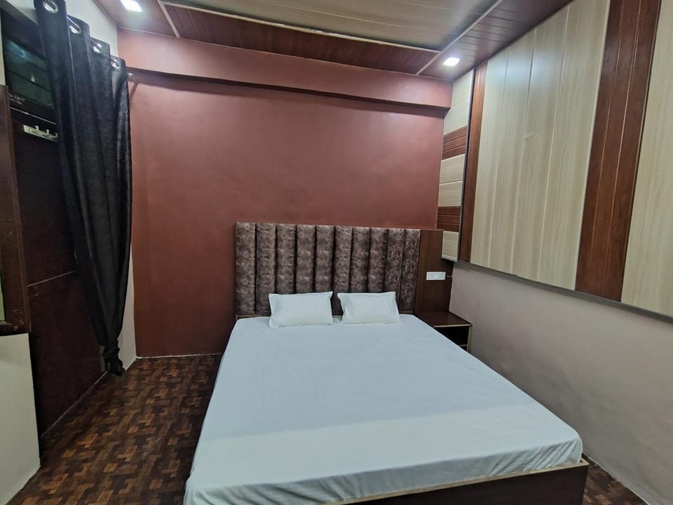 Bed, Living room