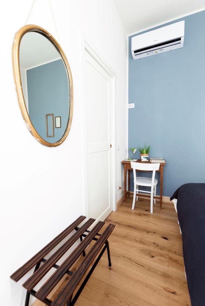 Bedroom, air conditioner