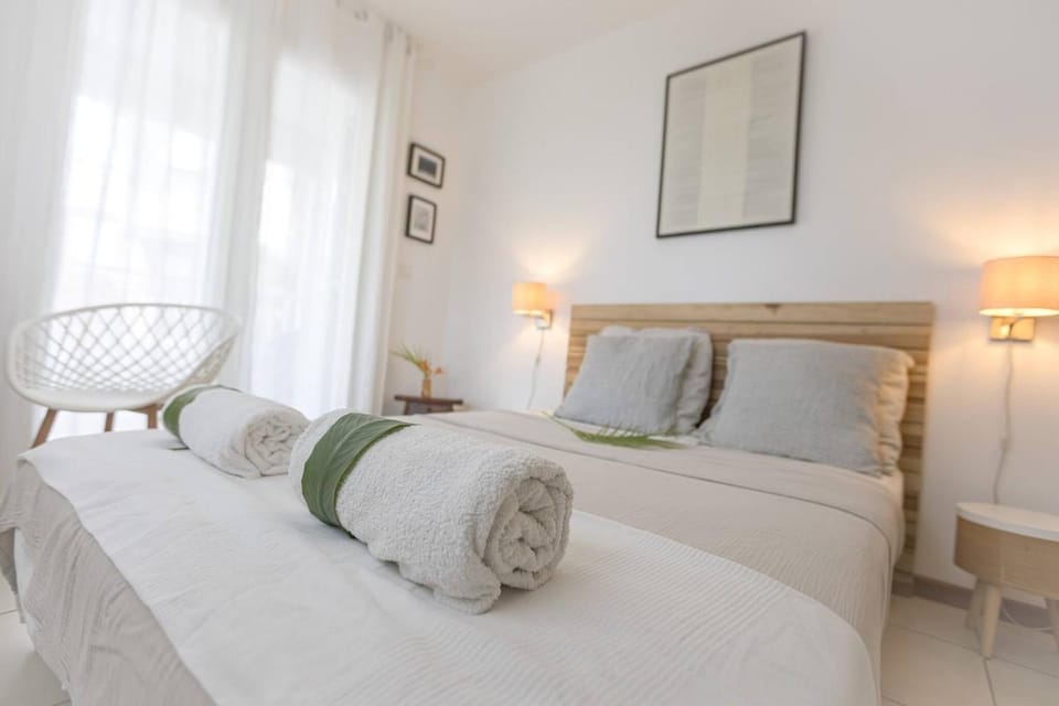 Bed, Other, Photo of the whole room, Bedroom
