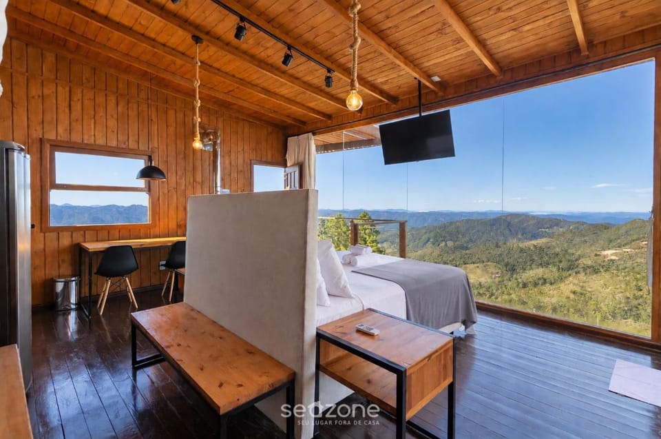 Bed, TV and multimedia, Bedroom, Mountain view