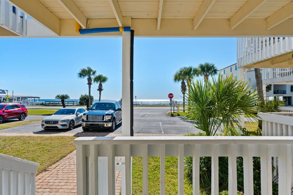 Property building, Day, Natural landscape, View (from property/room), Balcony/Terrace, Sea view, Parking