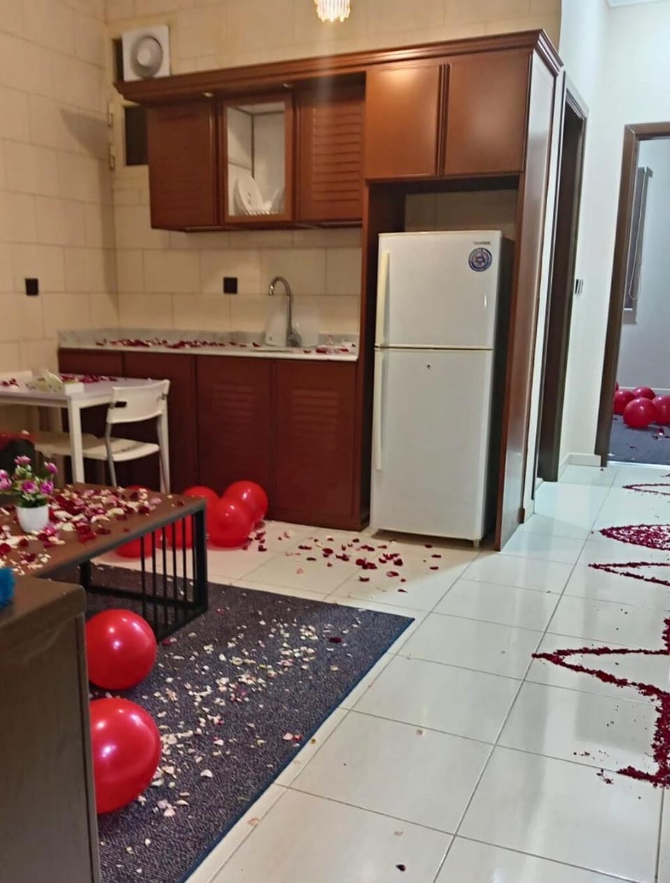 Kitchen or kitchenette, minibar, oven, stove