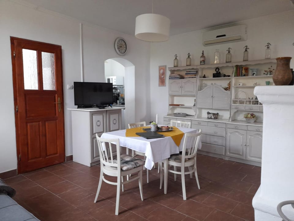 TV and multimedia, Dining area