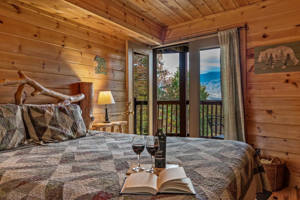 Bedroom, Mountain view