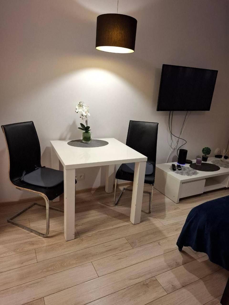 TV and multimedia, Seating area, Dining area