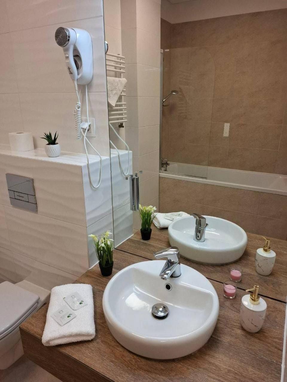 Toilet, Bathroom, towels