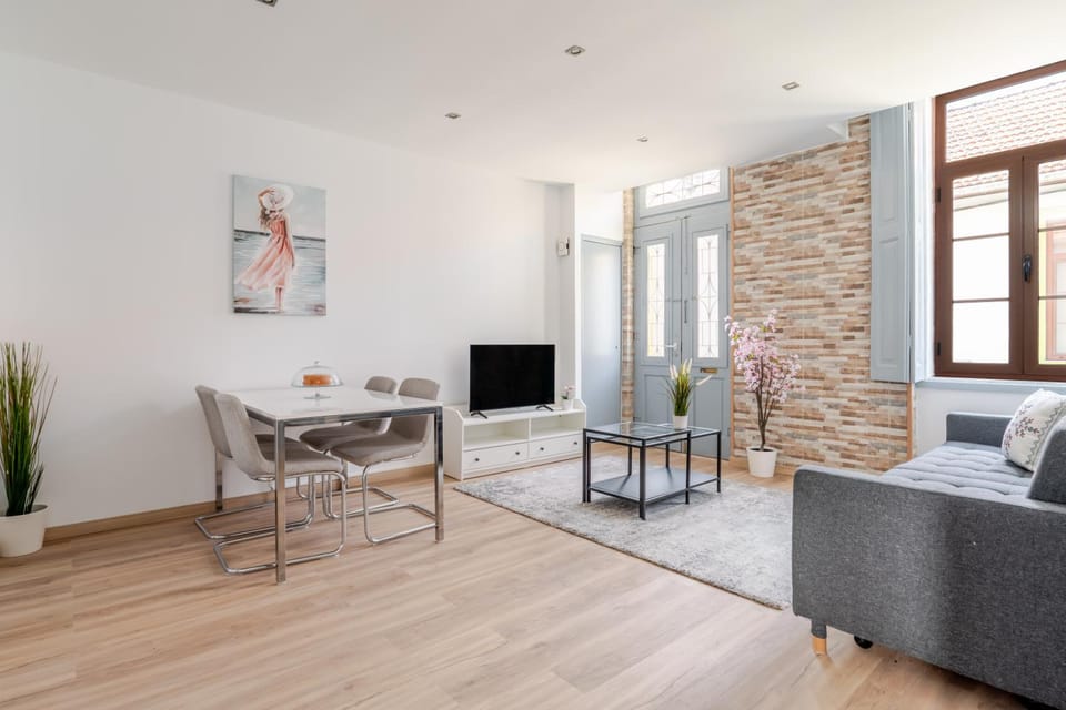 TV and multimedia, Living room, Dining area