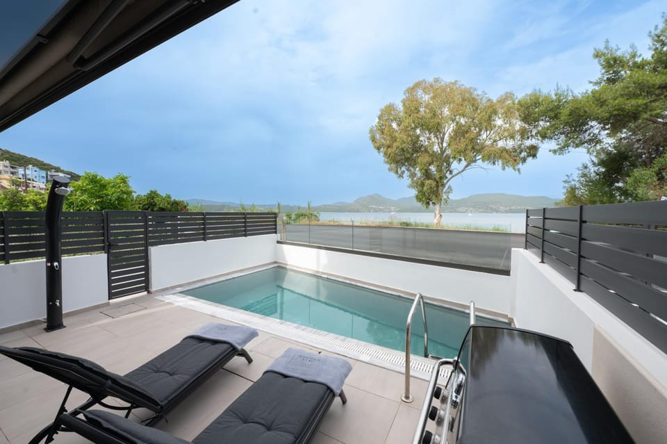 Pool view, Swimming pool, sunbed